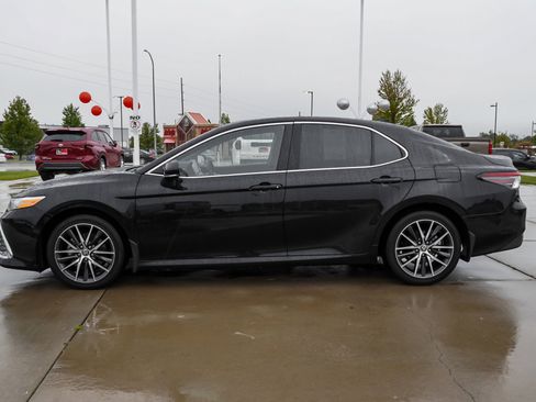 Certified 2021 Toyota Camry XLE AWD/4WD image 5