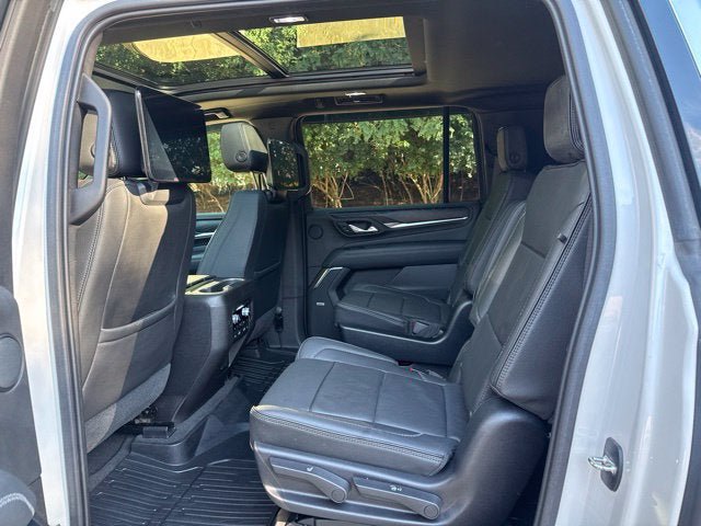 Used 2021 GMC Yukon XL Denali w/ Denali Premium Package AWD/4WD image 19