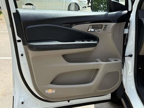 Used 2020 Honda Pilot Touring image 9