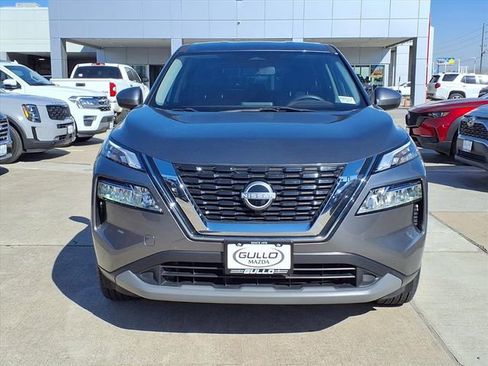 Used 2023 Nissan Rogue SV image 3