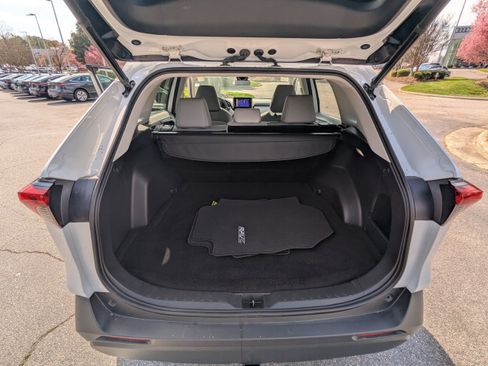 Used 2023 Toyota RAV4 XLE Premium image 15