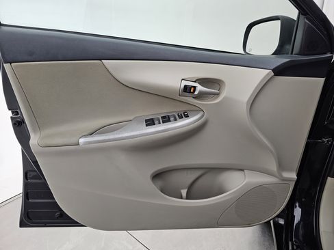 Used 2013 Toyota Corolla LE image 12