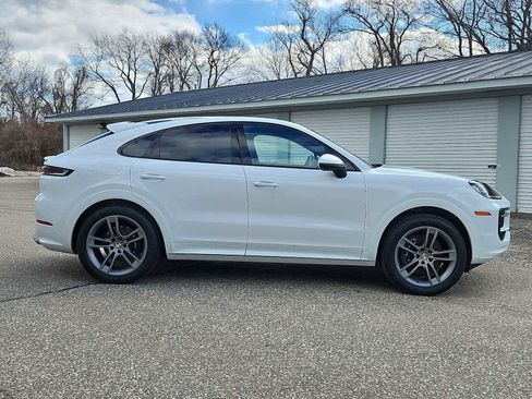 Certified 2025 Porsche Cayenne Coupe image 7