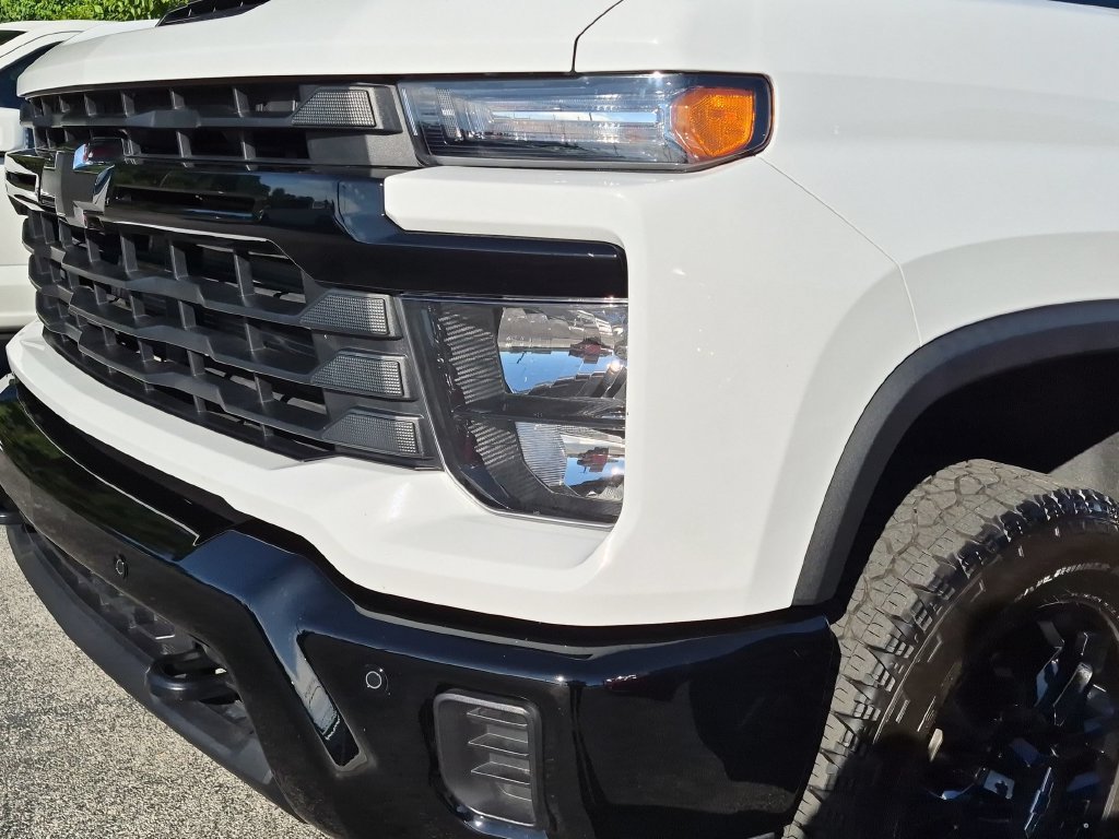 Used 2025 Chevrolet Silverado 2500 Custom w/ Custom Value Package AWD/4WD image 7