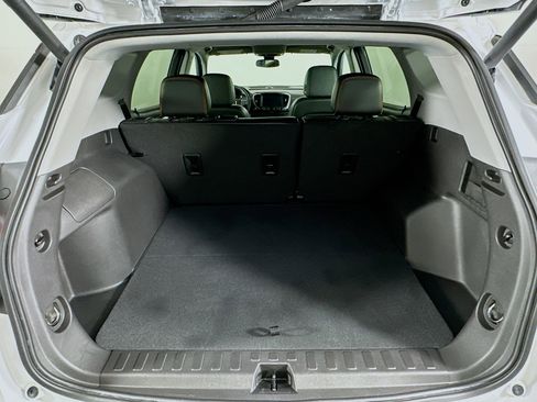 Used 2024 GMC Terrain AT4 image 30