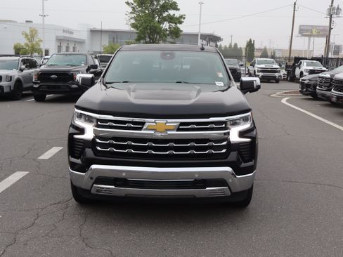 Used 2023 Chevrolet Silverado 1500 LTZ w/ LTZ Convenience Package II AWD/4WD image 3