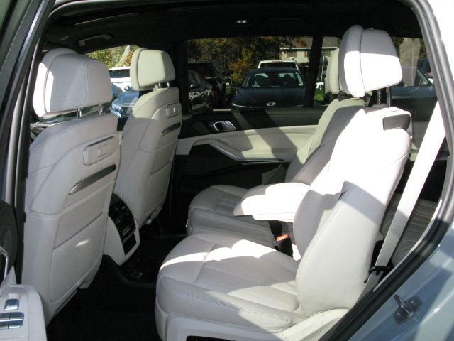 Used 2023 BMW X7 xDrive40i w/ Executive Package AWD/4WD image 18