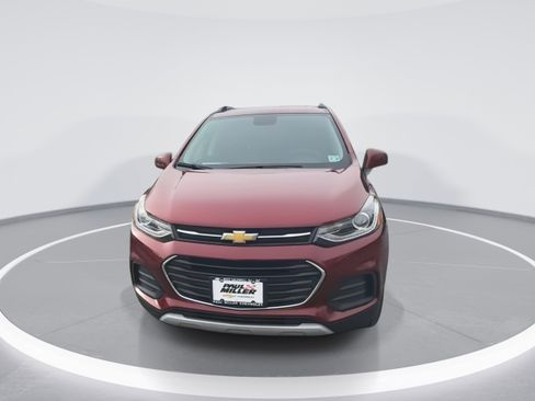 Used 2022 Chevrolet Trax LT w/ LT Convenience Package image 3