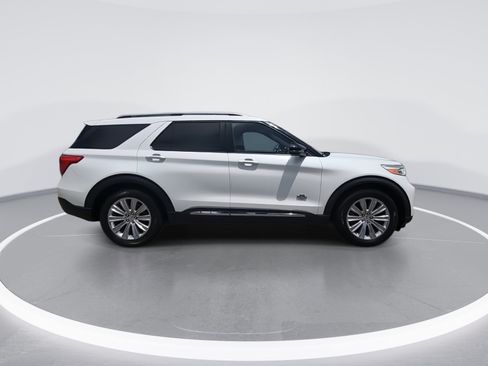 Used 2021 Ford Explorer King Ranch w/ Premium Technology Package RWD image 9