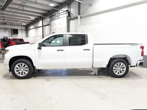 Used 2024 Chevrolet Silverado 1500 Custom image 6