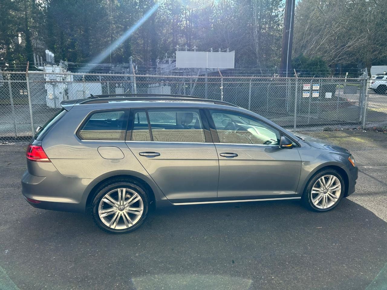 Used 2015 Volkswagen Golf TDI SE FWD image 4