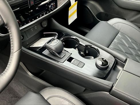 New 2026 Nissan Rogue Platinum image 11