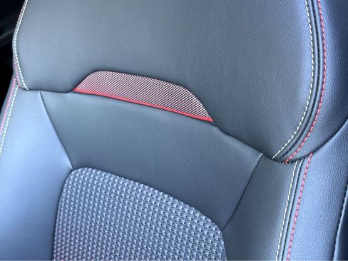 Used 2025 Nissan Kicks SR FWD image 5