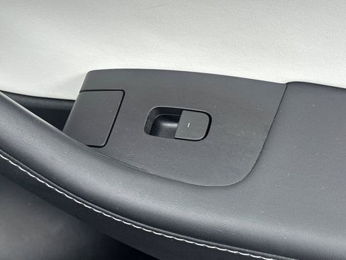 Used 2022 Tesla Model Y Performance AWD/4WD image 23