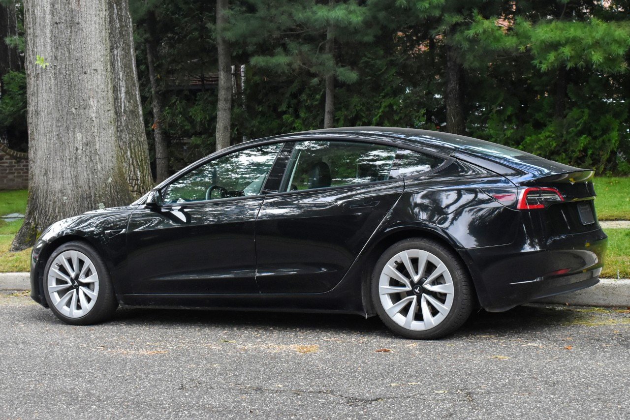 Used 2022 Tesla Model 3 Long Range AWD/4WD image 5