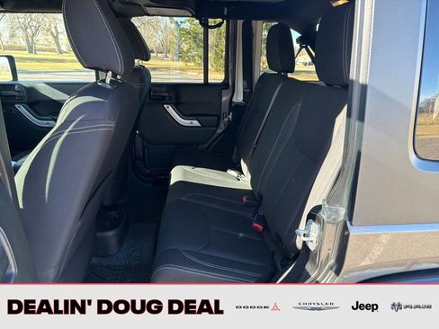 Used 2018 Jeep Wrangler Unlimited Sahara image 22