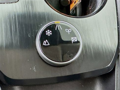 Used 2022 Nissan Rogue SV image 16