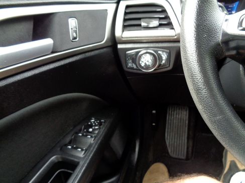 Used 2018 Ford Fusion SE w/ Fusion SE Technology Package image 23