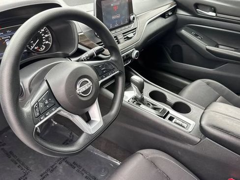 Used 2025 Nissan Altima 2.5 SV AWD/4WD image 7