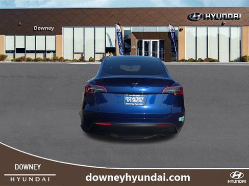 Used 2025 Tesla Model Y Long Range RWD image 4