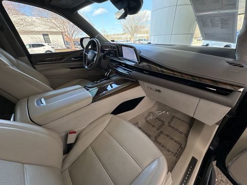 Certified 2022 Cadillac Escalade ESV Premium Luxury Platinum w/ Heavy-Duty Trailer Package image 30