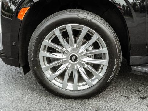 Used 2023 Cadillac Escalade Premium Luxury AWD/4WD image 37