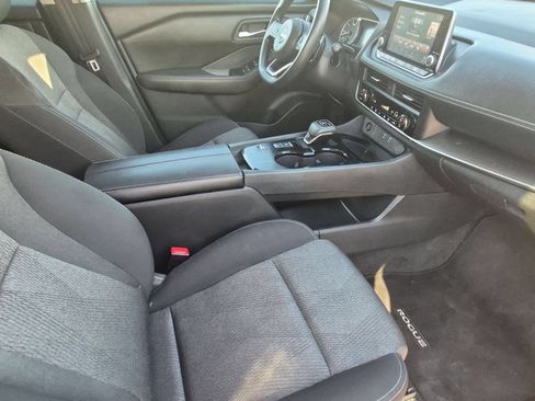 Used 2024 Nissan Rogue SV FWD image 28