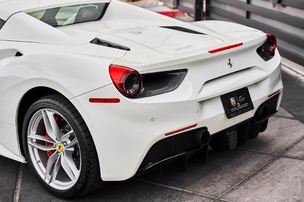 Used 2018 Ferrari 488 Spider RWD image 11