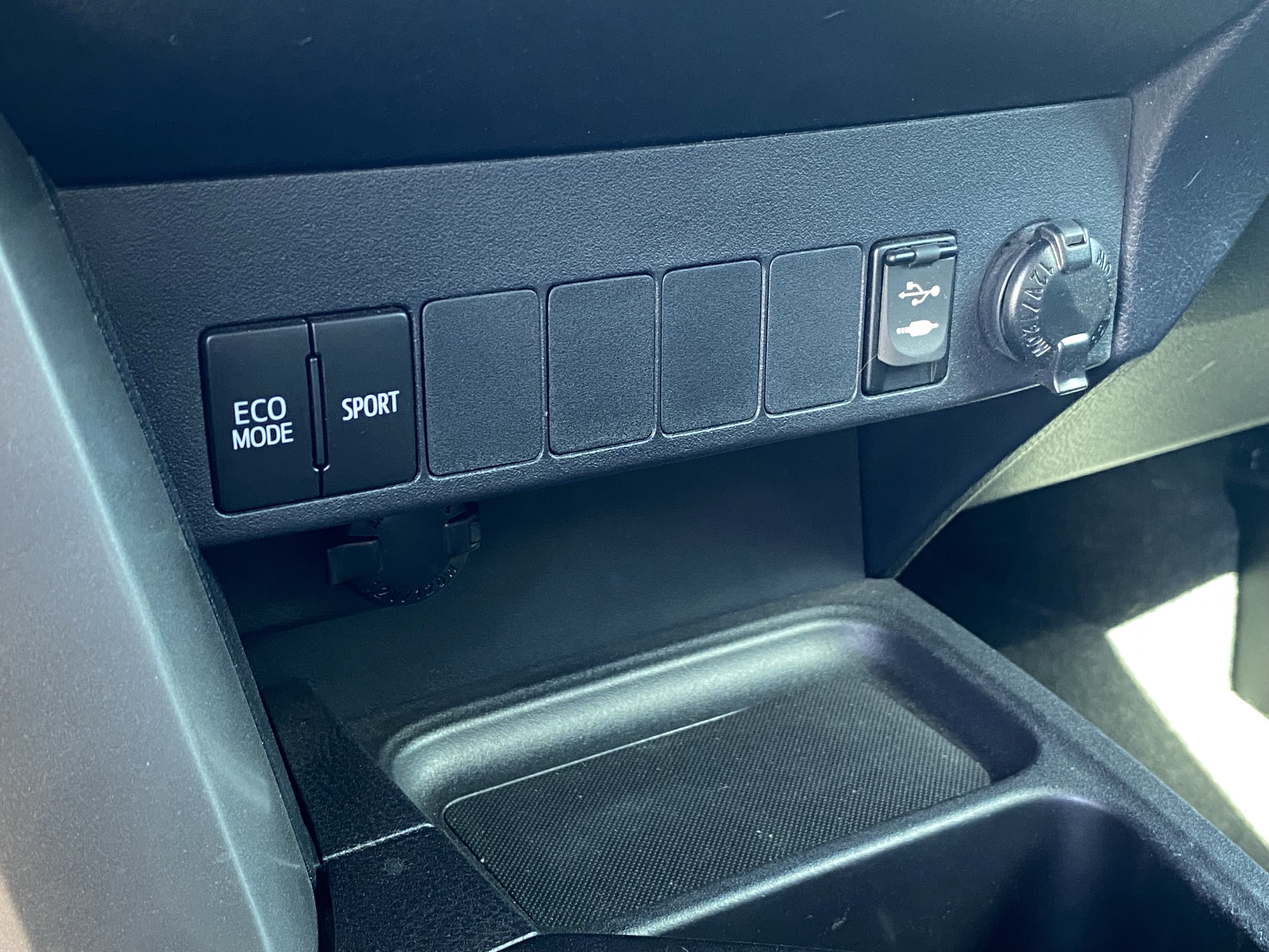 Used 2017 Toyota RAV4 XLE w/ Carpet Mat Package FWD image 25