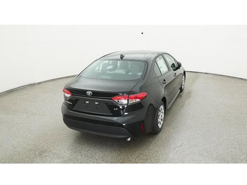 Used 2025 Toyota Corolla LE FWD image 9