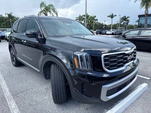 Used 2023 Kia Telluride S AWD/4WD image 3