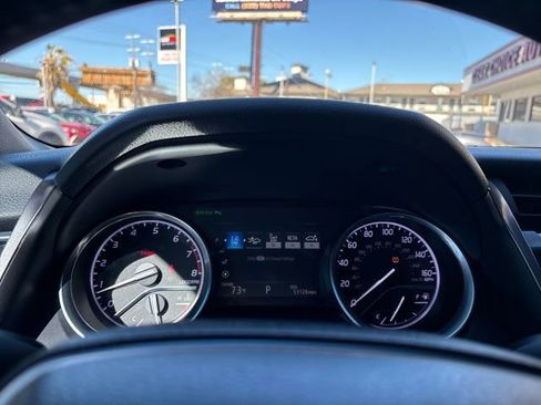 Used 2018 Toyota Camry XLE image 30