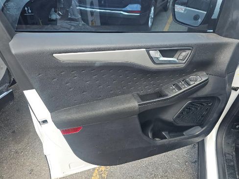 Used 2020 Ford Escape SE FWD image 9