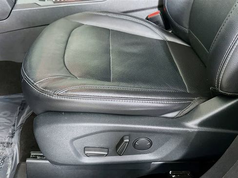 Certified 2019 Ford Explorer Limited w/ Ford Safe & Smart Package image 32