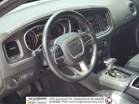 Used 2017 Dodge Charger SXT w/ AWD Premium Group image 12