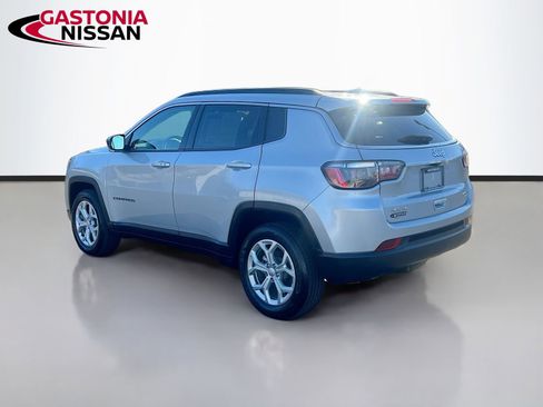 Used 2024 Jeep Compass Latitude image 6