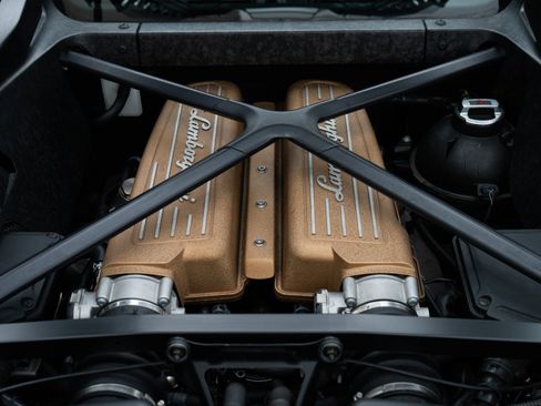 Used 2018 Lamborghini Huracan Performante AWD/4WD image 40
