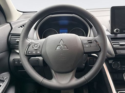 Used 2023 Mitsubishi Eclipse Cross SE image 12