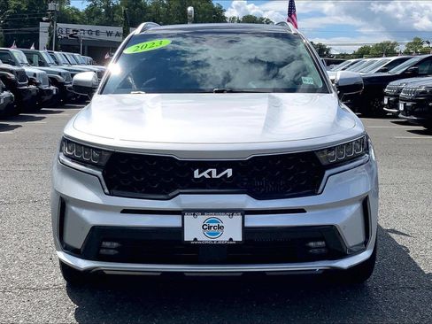 Used 2023 Kia Sorento EX w/ Panoramic Sunroof Package AWD/4WD image 3