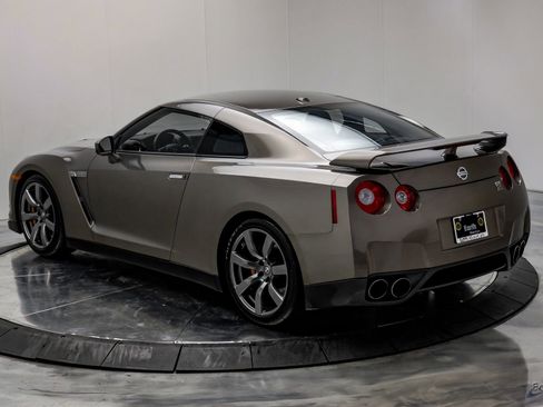 Used 2009 Nissan GT-R Premium image 12