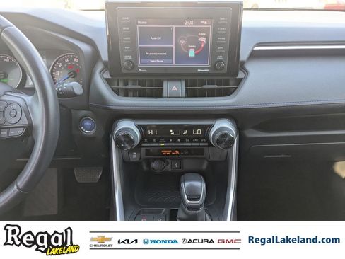 Used 2022 Toyota RAV4 SE image 12