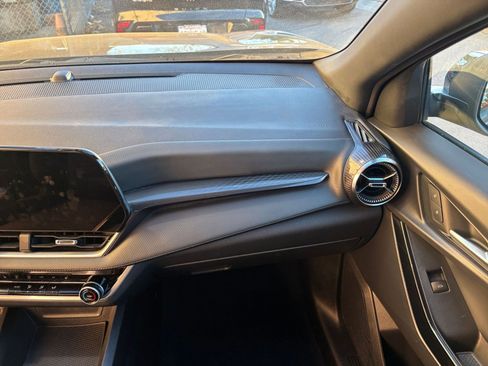 Used 2025 Chevrolet Equinox LT image 35