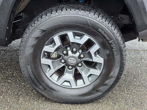 Used 2018 Toyota Tacoma TRD Off-Road image 9