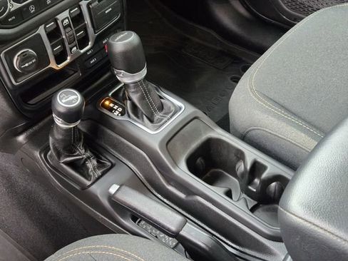 Used 2024 Jeep Gladiator Sport image 21