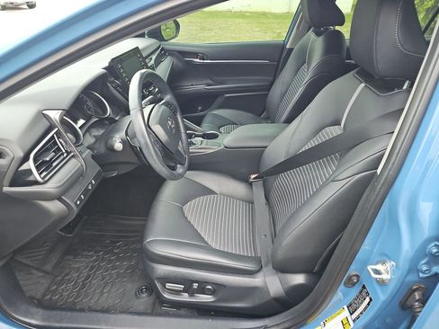 Used 2023 Toyota Camry SE w/ Convenience Package image 11