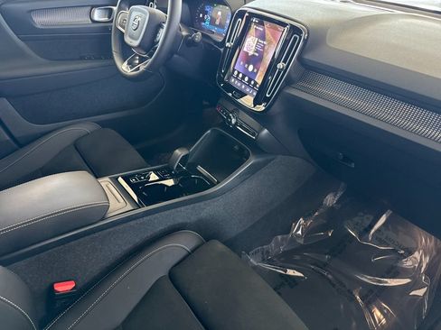 Certified 2023 Volvo XC40 B5 Plus w/ Protection Package Premier AWD/4WD image 15