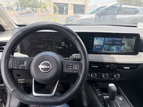Certified 2025 Nissan Kicks SV FWD image 10