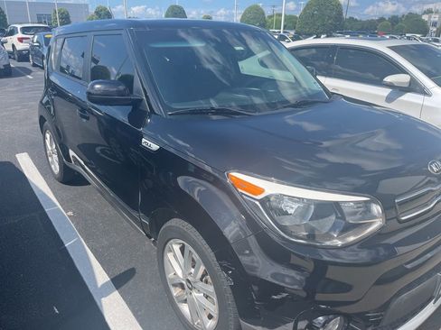 Used 2017 Kia Soul + FWD image 3