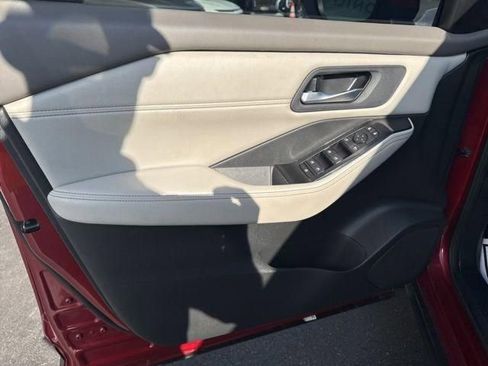 Used 2023 Nissan Rogue SV w/ SV Premium B Package image 20