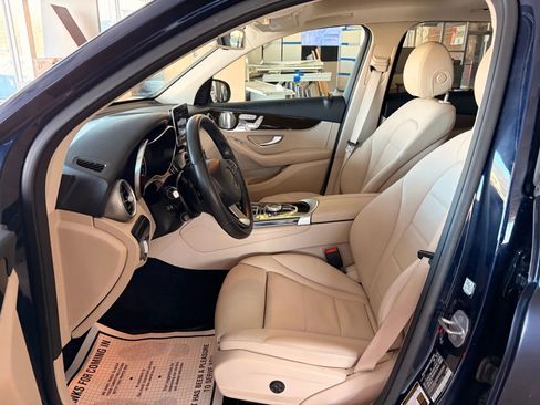 Used 2019 Mercedes-Benz GLC 300 4MATIC image 11